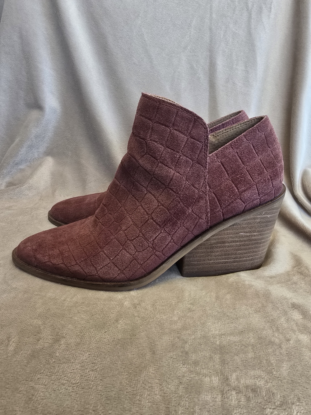 Women’s Suede Block Heel Ankle Booties - Wine